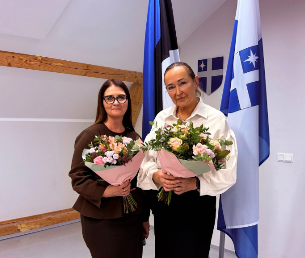 Vallavolikogu esimeheks valiti Katrin Graverson (paremal)